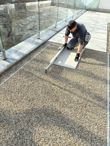 Dachterrasse Wien Muyas Fliesenleger – Terrassenplatten auf splitt verlegen