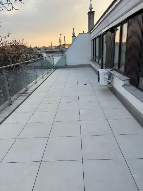 Dachterrasse Wien Muyas Fliesenleger – Terrassenplatten im splittbett